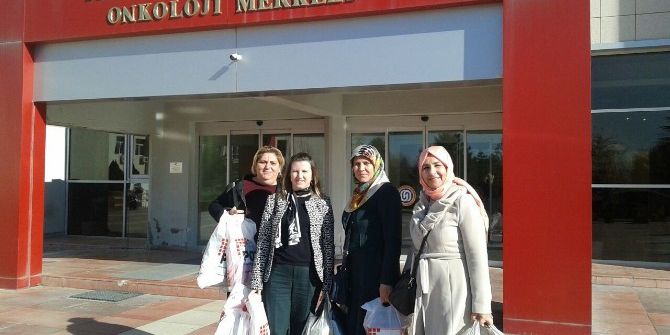 Ak Kadınlar Onkoloji Merkezini Ziyaret Etti