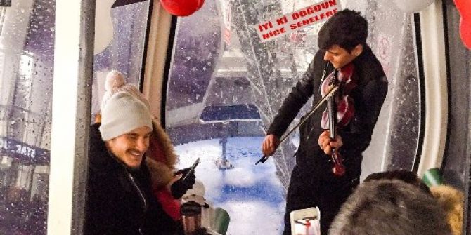 Bursasporlu Deniz Yılmaz’dan Eşine Teleferikte Sürpriz Doğum Günü