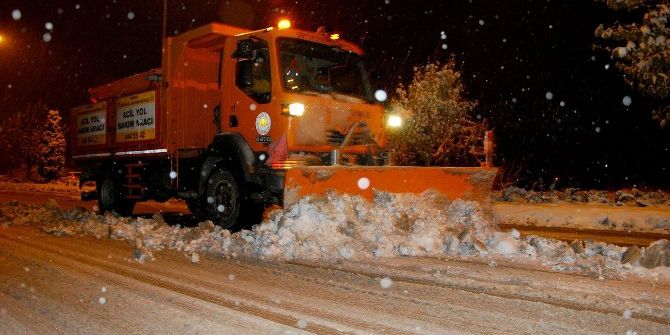 Konya Büyükşehir, Kar Ve Buzlanmaya Karşı 24 Saat Göreve Hazır