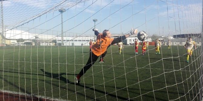 Eski Takım Arkadaşının Oğluna Rakip Oldu