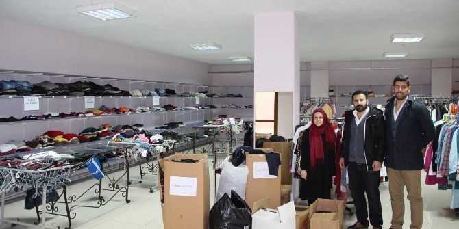 Üniversite Öğrencilerinden Belediye Sosyal Marketine Destek