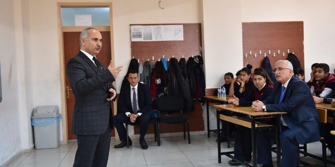 Vali Tuna Çanakkale Destanı Konulu Derse Katıldı