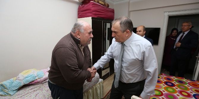 Başkan Yılmaz 7 Hastayı Evinde Ziyaret Etti