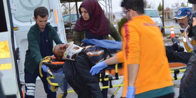 Adıyaman’da İki Otomobil Çarpıştı: 1 Ölü, 2 Yaralı