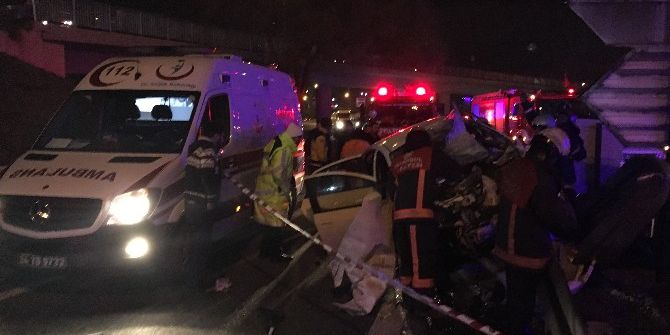 Atatürk Havalimanı Yolunda Feci Kaza: 2 Ölü, 2 Yaralı