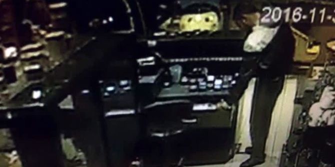 Lokantaya Giren Hırsızı Temizlik Fırçası İle Kovaladı