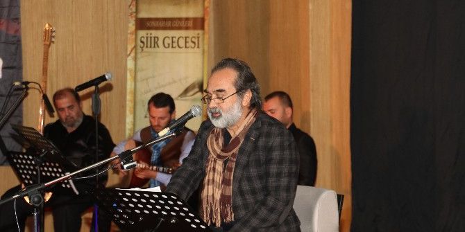 ‘Sonbahar Şiir Gecesi’ Duygulandırdı