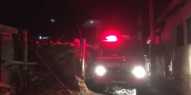 Seyitgazi’de Çıkan Yangında Bir Ev Kullanılmaz Hale Geldi