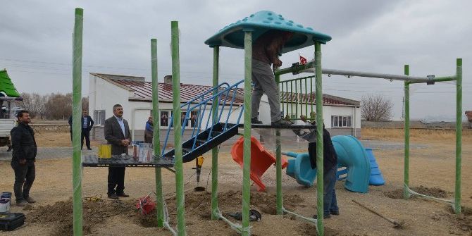 Günyüzü Belediyesinden Parklara Oyun Gurubu