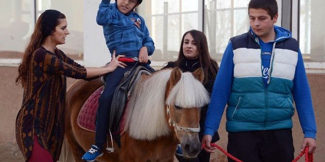 Küçük Talha Engelleri ’Atlı’ Terapiyle Aşıyor