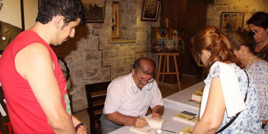 Kuşadası Kent Konseyi Başkanı İsmail Tezgel, Okurlarıyla Buluştu