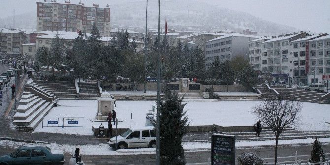 2 Gündür Yağan Kar Yozgat’ı Beyaza Bürüdü