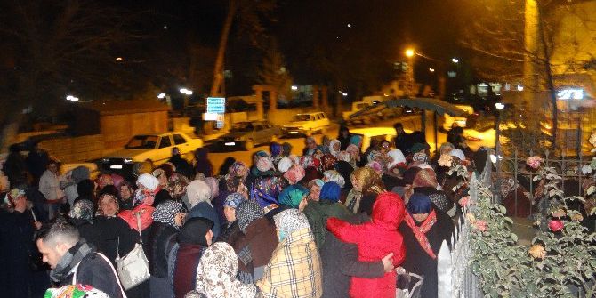 Kutsal Topraklara Giden Kafile Dualarla Uğurlandı