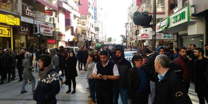 İzmir’de Bomba Paniği: 20 Bina Boşaltıldı