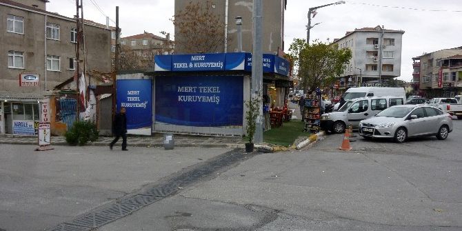 Ümraniye’de Silahlı 3 Kişi Sigara Taşıyan Aracı Soydu