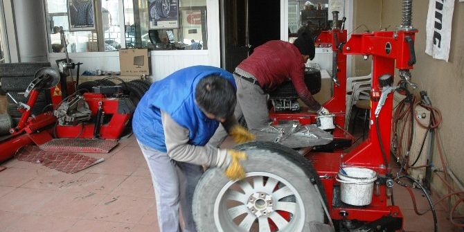 Lastikçilerde Kış Yoğunluğu