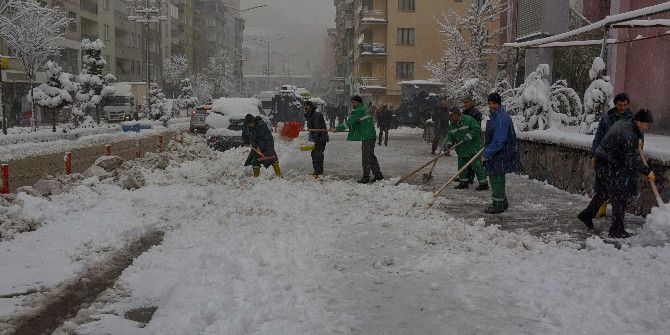 Hakkari Belediyesinde Karla Mücadele Çalışması