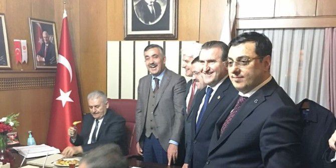 Başbakana Patates Ve Niğde Gazozu İkramı