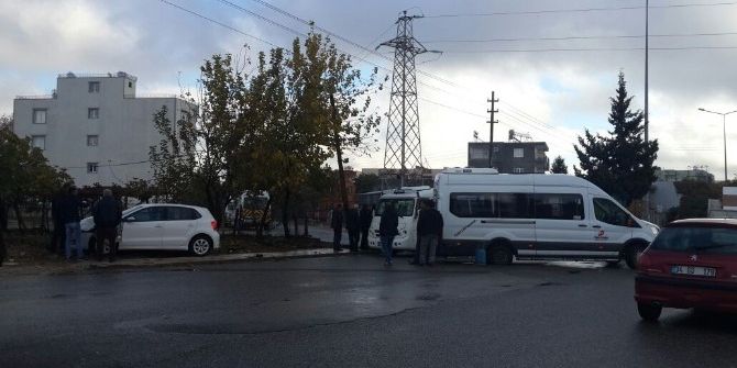 Adıyaman’da Otomobille Öğrenci Servisi Çarpıştı