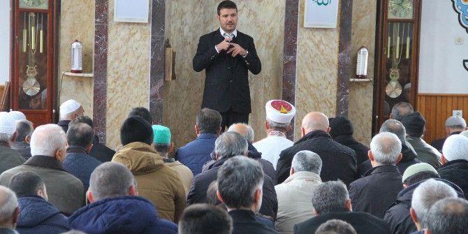 Cuma Hutbesi İşitme Engellilere İşaret Diliyle Aktarıldı