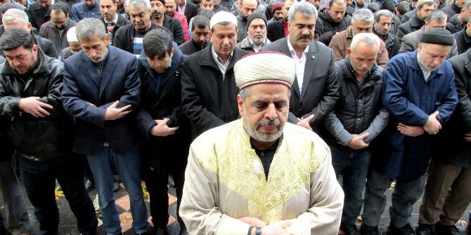 Halep’te Öldürülen Müslümanlar İçin Gıyabi Cenaze Namazı Kılındı