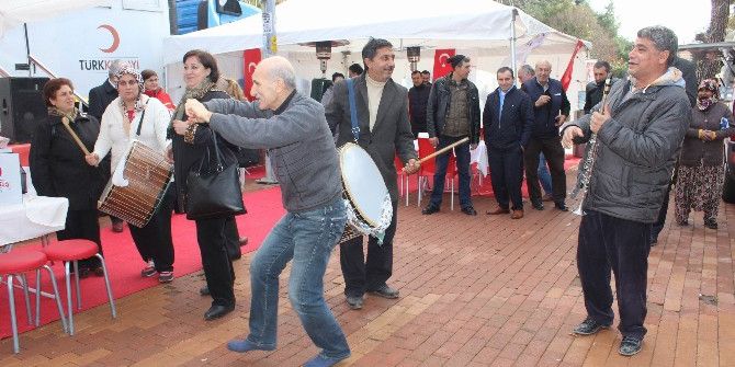 Kış Nedeniyle Düşen Kan Bağışına Davullu Klarnetli Destek