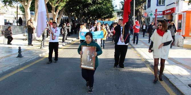 Engelliler Bando Eşliğinde Yürüyüp, Maharetlerini Sergiledi