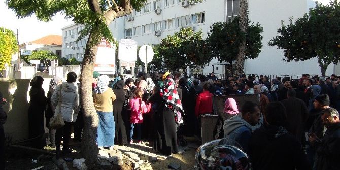 Mersin’de Suriyelilerin ’100 Tl’ Yoğunluğu