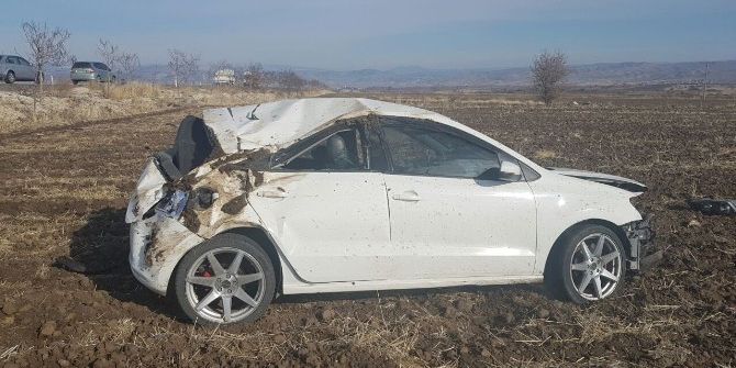 Manisa’da Otomobil Tarlaya Uçtu: 1 Yaralı