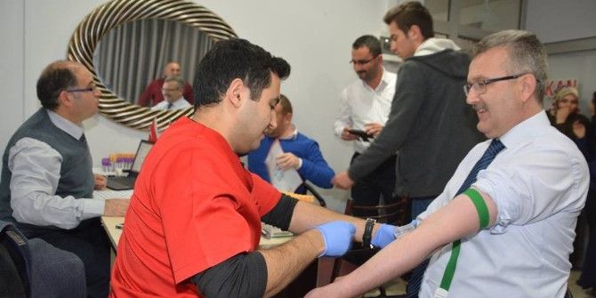 Özkan Lösemili Çocuk İçin Kan Verdi