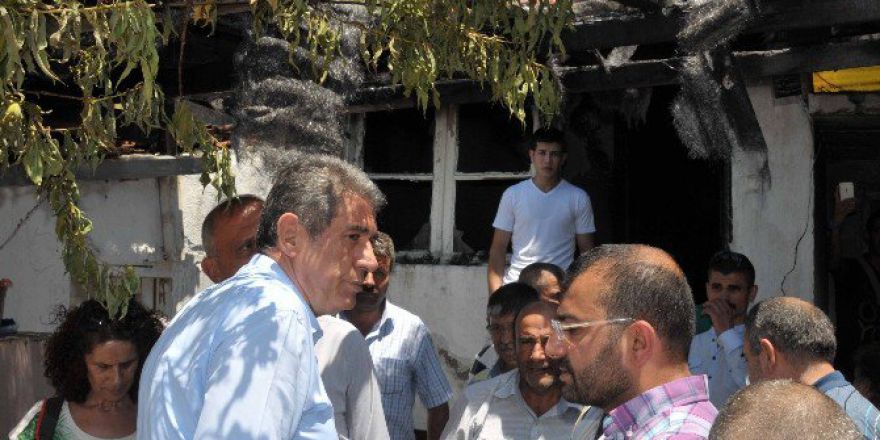 Evi Yanan Kardeşlere Dost Eli