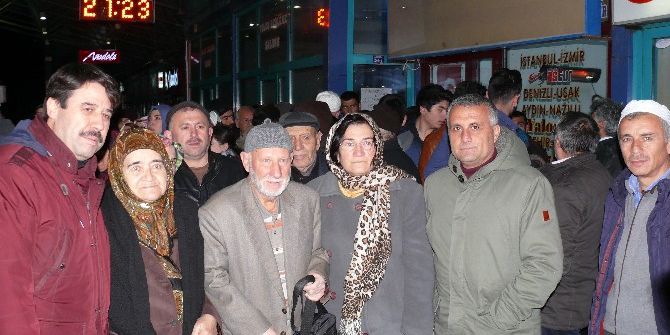 Kutsal Topraklara Giden 64 Kişi Dualarla Uğurlandı