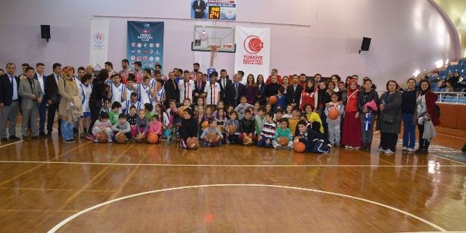 Özel Sporcular Efespor’u Mağlup Etti