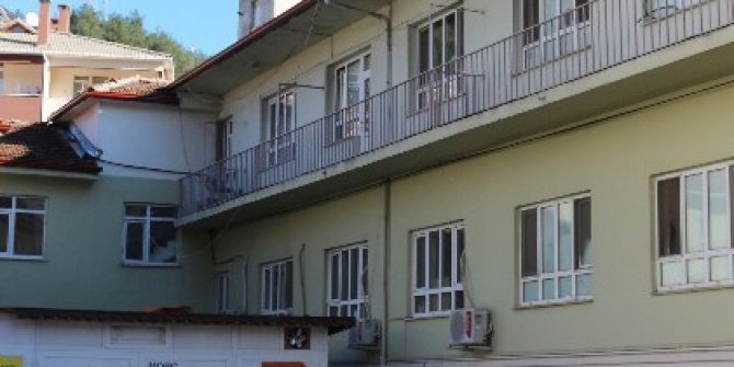 Kastamonu’da Hastanenin Çatısından Düşen İşçi Öldü