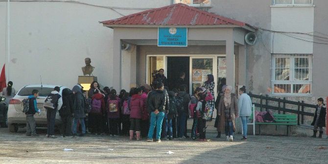 Derse, Yangında Ölen Arkadaşlarının Yokluğunda Girdiler