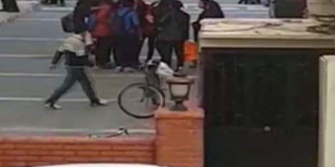 Kız Öğrenciler Saç Baş Birbirine Girdi