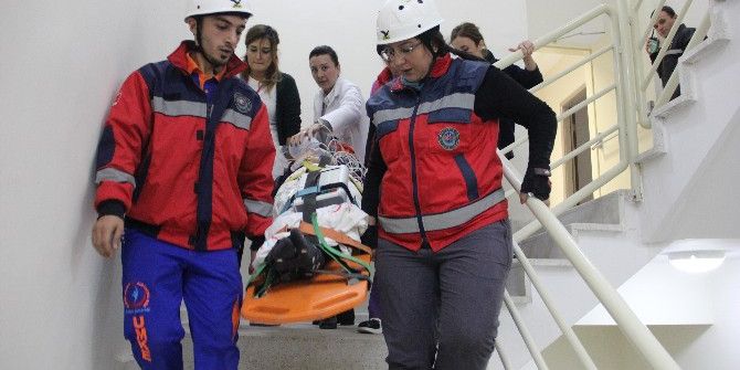 400 Yataklı Devlet Hastanesinde 6.5’luk Deprem Tatbikatı