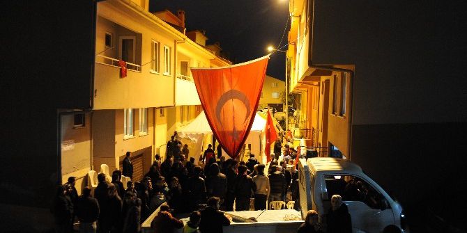 Bursalı Şehidin Evinde Bayrak Nöbeti