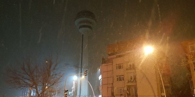 Başkent’te Beklenen Kar Yağışı Geldi