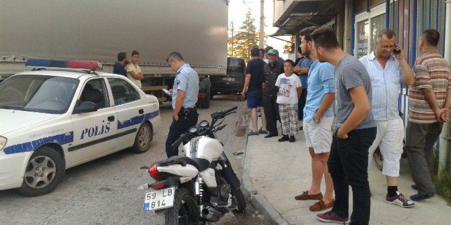 Ara Sokağa Giren Tır Ortalığı Birbirine Kattı