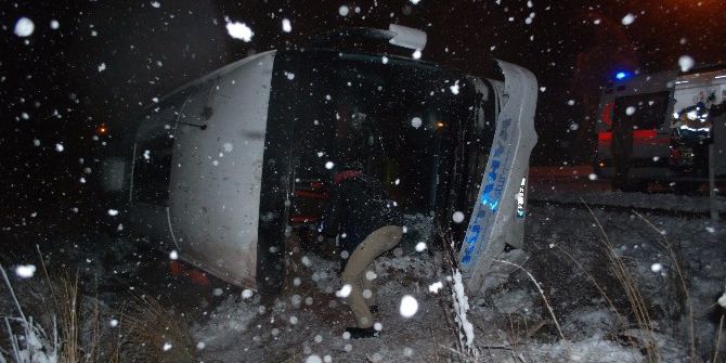Kütahya’da Yolcu Otobüsü Devrildi: 8 Yaralı