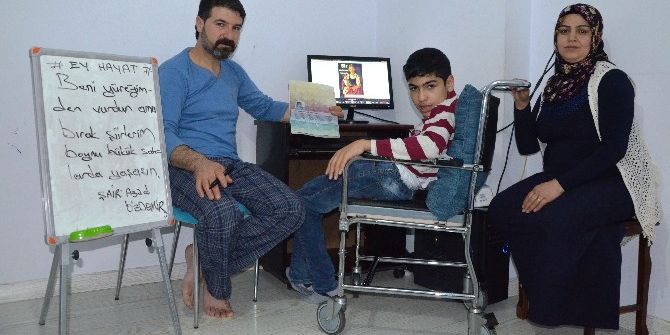 Azmetti, Okula Gitmeden Okuma Yazmayı Söktü, İki Kitap Yazdı