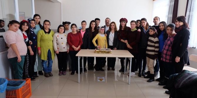 Neü ‘Özel İnsanları’ Unutmadı