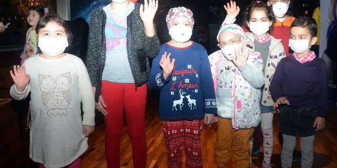 Kemik İliği Tedavisi Gören Ve İyileşen Çocuklar Sinemada Buluştular