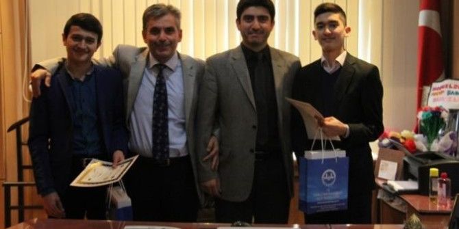 Yeni Hafızlara Belgeleri Verildi