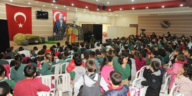 Aydın Şehir Tiyatrosu İlçelerde Perdelerini Miniklere Açtı