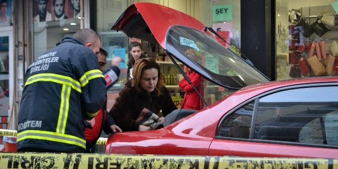 Park Halindeki Otomobilden Sızan Gaz Paniğe Yol Açtı
