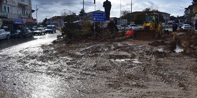 Alt Yapı Çalışması Esnafın Tepkisine Neden Oluyor