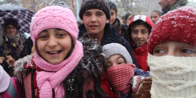 Ardahan’da Kar Ve Tipi 22 Köy Yolunu Kapattı