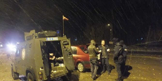 Malazgirtli Gençlerden Nöbet Tutan Polislere Sıcak Çorba İkramı
